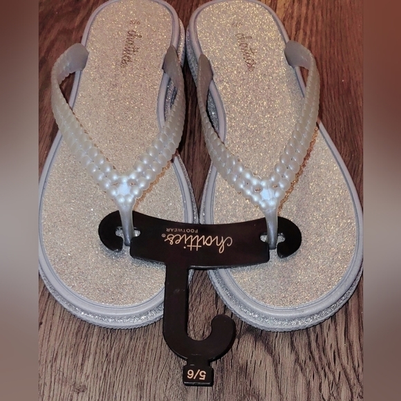 chatties  size 6 - Picture 2 of 5